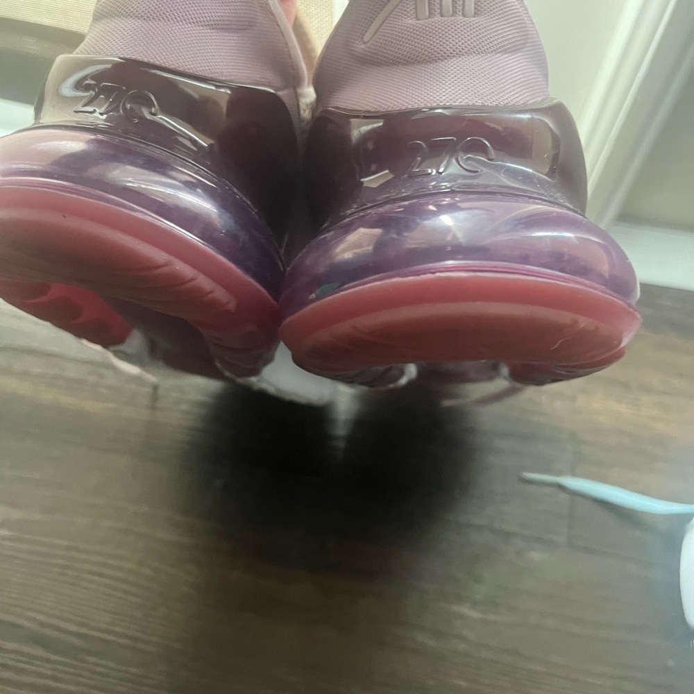 Nike 270s like new, worn twice. All reasonable offers will be considered! - Picture 3 of 3